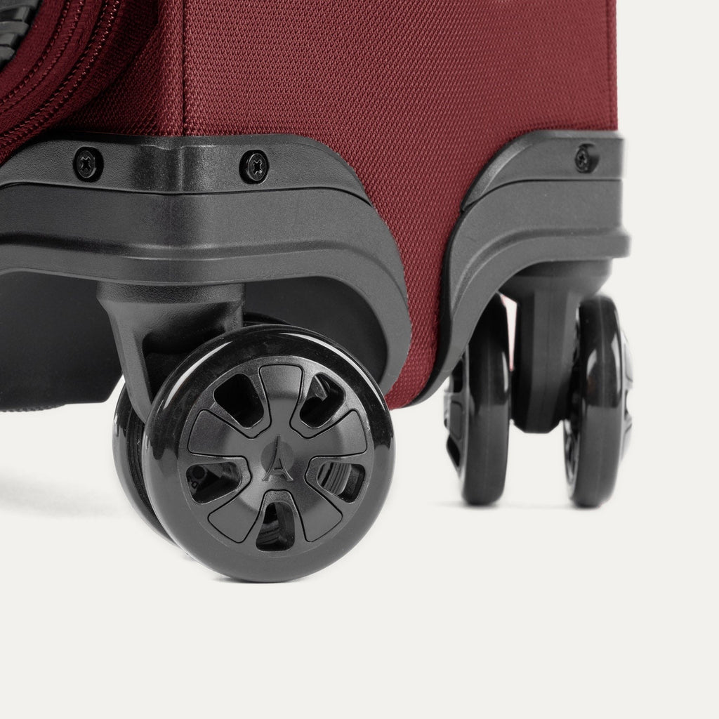 CrewTM Classic Carry-On Spinner